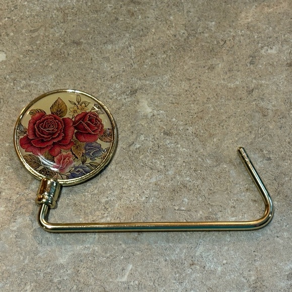 PURSE HOOK- PRETTY Vintage TABLE PURSE HOOK Floral Design. Gold Tone 3"L - Picture 1 of 4